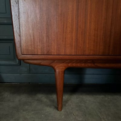 Credenza Highbord di Johannes Andersen modello UM18 in teak Danimarca