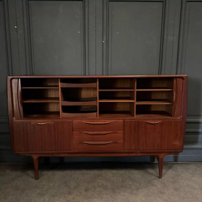 Credenza Highbord di Johannes Andersen modello UM18 in teak Danimarca