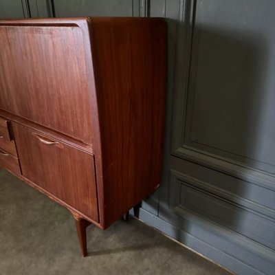 Credenza Highbord di Johannes Andersen modello UM18 in teak Danimarca