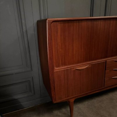 Credenza Highbord di Johannes Andersen modello UM18 in teak Danimarca
