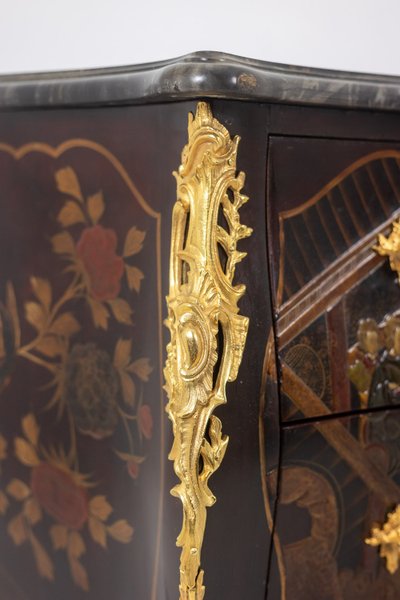 Commode sauteuse en laque avec son marbre. Années 1950. LS40112687Y