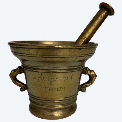 Mortier de pharmacie XVIIIe Augustin Thieri en bronze patiné