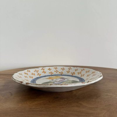 Assiette XVIIIe Nevers 1706 L'Archevêque de Paris plus Amis des Dames