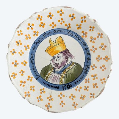 Assiette XVIIIe Nevers 1706 L'Archevêque de Paris plus Amis des Dames