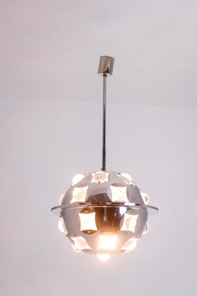 Oscar Torlasco.  Lampadario “Satellite” in metallo cromato. Anni '70. Codice articolo: LS6354918G