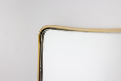 Paire de miroirs étroits en laiton doré. Circa 1970. LS63621409/2P