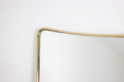 Paire de miroirs étroits en laiton doré. Circa 1970. LS63621409/2P
