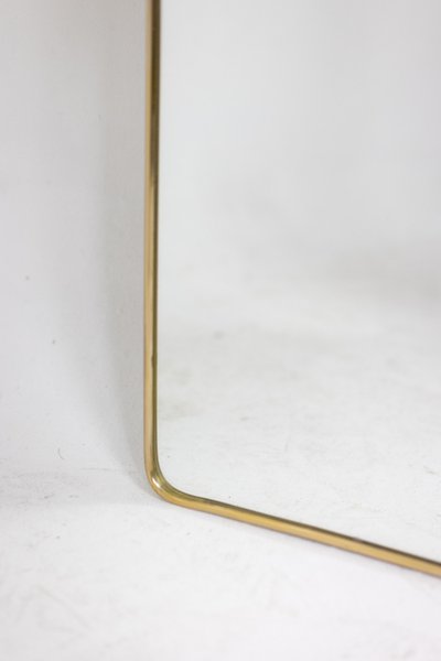 Paire de miroirs étroits en laiton doré. Circa 1970. LS63621409/2P
