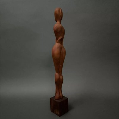 Scultura in legno intagliato raffigurante una donna, opera di Calin Hentea, XX secolo