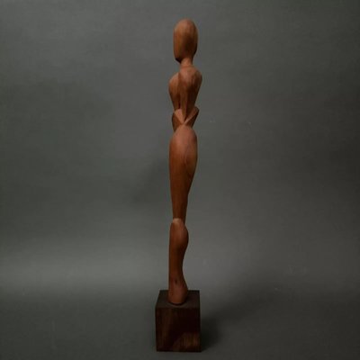 Scultura in legno intagliato raffigurante una donna, opera di Calin Hentea, XX secolo