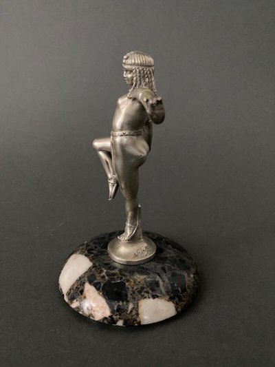Mascotte automobile Dominique Alonzo Etling Paris danseuse égyptienne