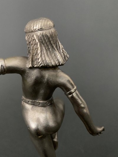 Mascotte automobile Dominique Alonzo Etling Paris danseuse égyptienne