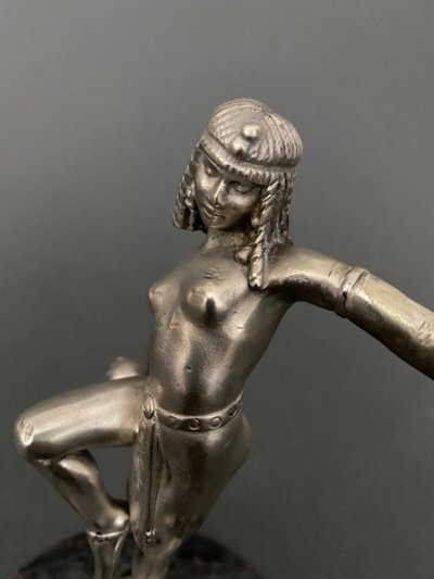 Mascotte automobile Dominique Alonzo Etling Paris danseuse égyptienne