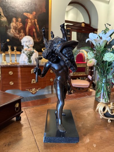 Ercole in bronzo e il cinghiale di Erimanto, Giambologna, inizi del XIX secolo.