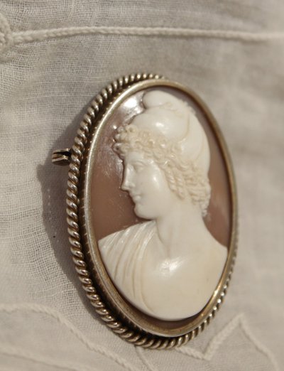 Grande spilla con cammeo raffigurante il busto di Paride, Canova fine XIX secolo