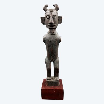 Statue d'ancêtre, île De Nias, Indonésie