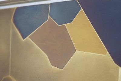 Panneau décoratif intitulé « Fragmentations – X ». Travail d’artisan d’art. LS63782900