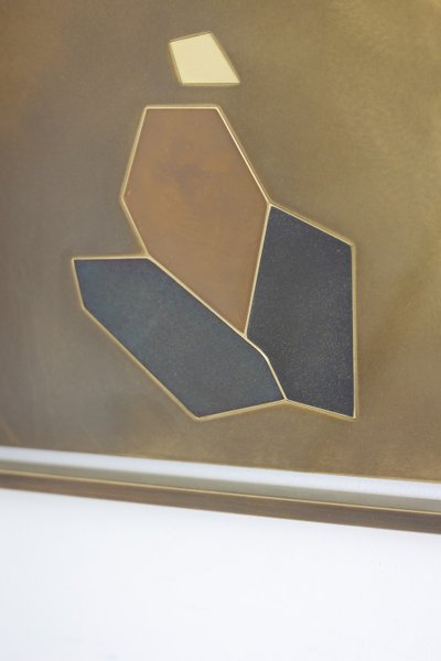 Panneau décoratif intitulé « Fragmentations – X ». Travail d’artisan d’art. LS63782900