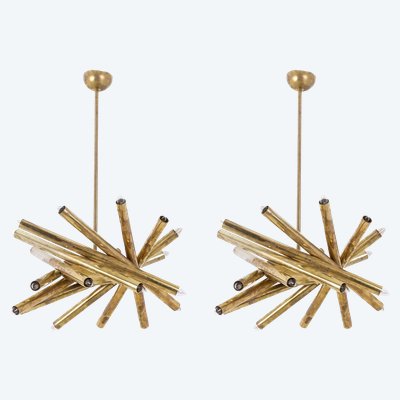Coppia di lampadari in ottone placcato oro opaco. Opera italiana degli anni '70. Codice articolo: LS64241951/2D