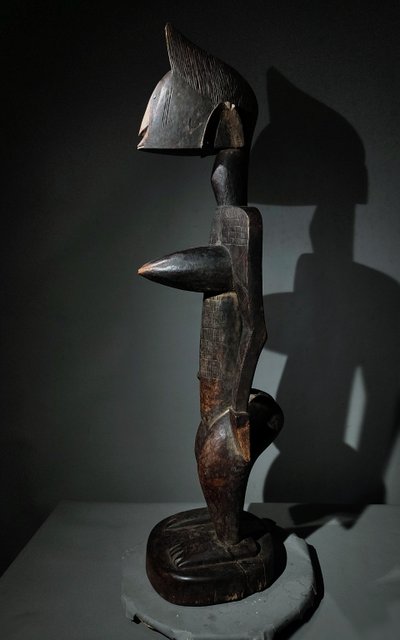 Grande statua femminile in stile cubista Bambara Mali