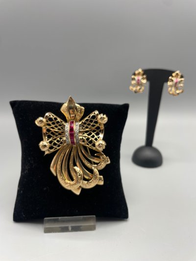 Set spilla e orecchini in oro e rubini con diamanti