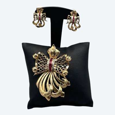 Set spilla e orecchini in oro e rubini con diamanti