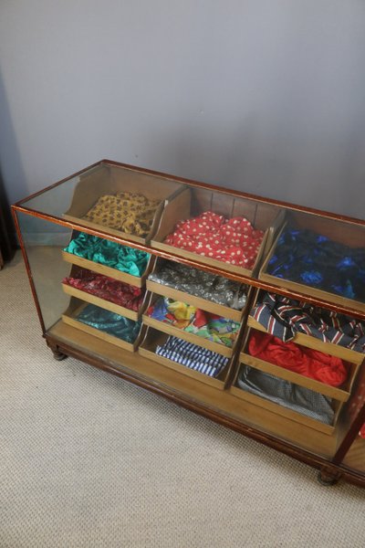 12-drawer store display case
