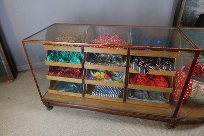 12-drawer store display case