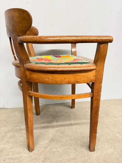 Antica poltroncina art decò 1940 in noce, seduta ricamata a foglie,70x52x44 cm