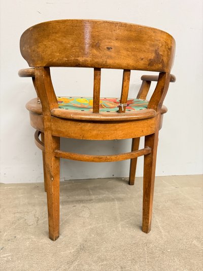 Antica poltroncina art decò 1940 in noce, seduta ricamata a foglie,70x52x44 cm