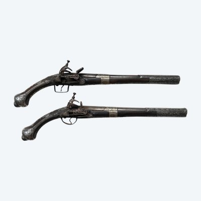 Coppia di pistole "kubur" - Pistole a pietra focaia cesellate in argento dell'Impero turco ottomano dei Balcani 1830