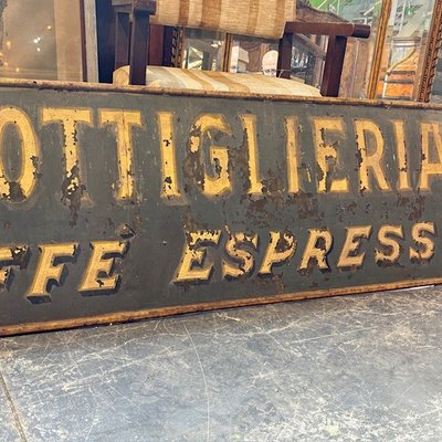 Ancienne grande enseigne en métal peint « Bottiglieria » de la fin du 19ème siècle. en fer. Taille 270 x 57 