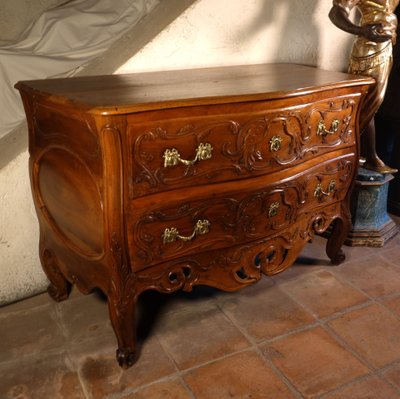 Cassettone Nîmes in noce massello, Provenza, XVIII secolo