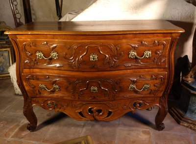 Cassettone Nîmes in noce massello, Provenza, XVIII secolo