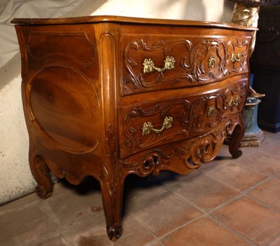 Cassettone Nîmes in noce massello, Provenza, XVIII secolo