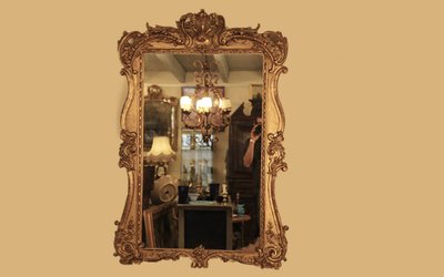 Miroir en bois et stuc doré à la feuille  Style Louis XV