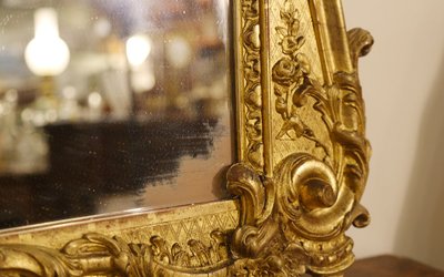Miroir en bois et stuc doré à la feuille  Style Louis XV