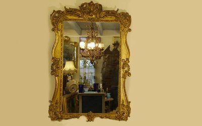 Miroir en bois et stuc doré à la feuille  Style Louis XV