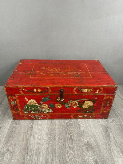 Coffre Ancien Peint à La Main, Décor Floral Sur Fond Rouge, XIXe Siècle