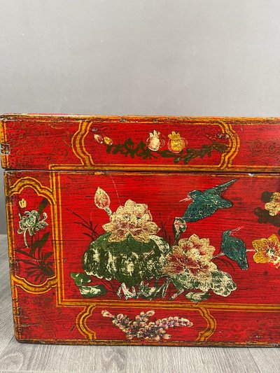 Coffre Ancien Peint à La Main, Décor Floral Sur Fond Rouge, XIXe Siècle