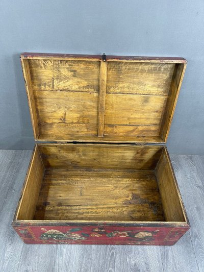 Coffre Ancien Peint à La Main, Décor Floral Sur Fond Rouge, XIXe Siècle