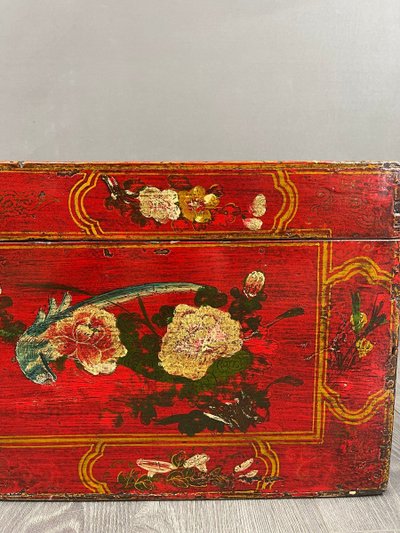 Coffre Ancien Peint à La Main, Décor Floral Sur Fond Rouge, XIXe Siècle