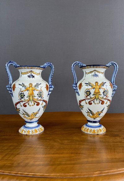 Paire De Vases Gien Inspiration Renaissance Italienne XIXe Siècle
