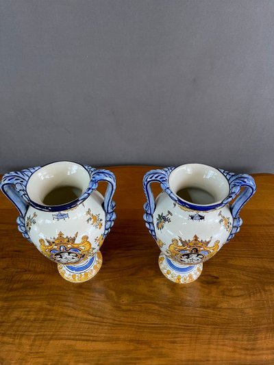 Paire De Vases Gien Inspiration Renaissance Italienne XIXe Siècle