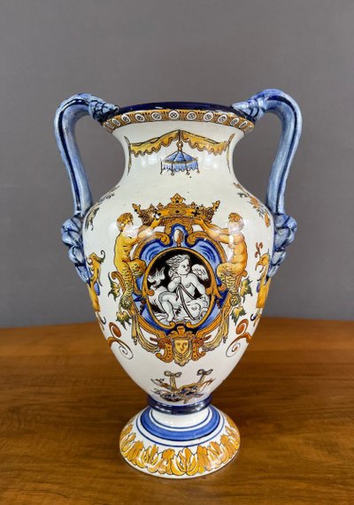 Paire De Vases Gien Inspiration Renaissance Italienne XIXe Siècle
