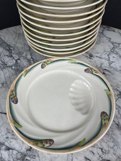 Dish and 12 plates from Sarreguemines, 19th century