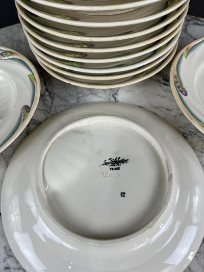Dish and 12 plates from Sarreguemines, 19th century