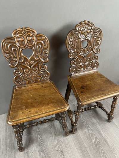 Paire De Chaises En Bois Sculpté Fin XIXe Siècle