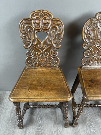 Paire De Chaises En Bois Sculpté Fin XIXe Siècle