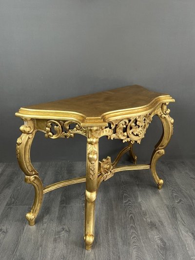 Elegant Gilded Console With Carved Details 20th Century